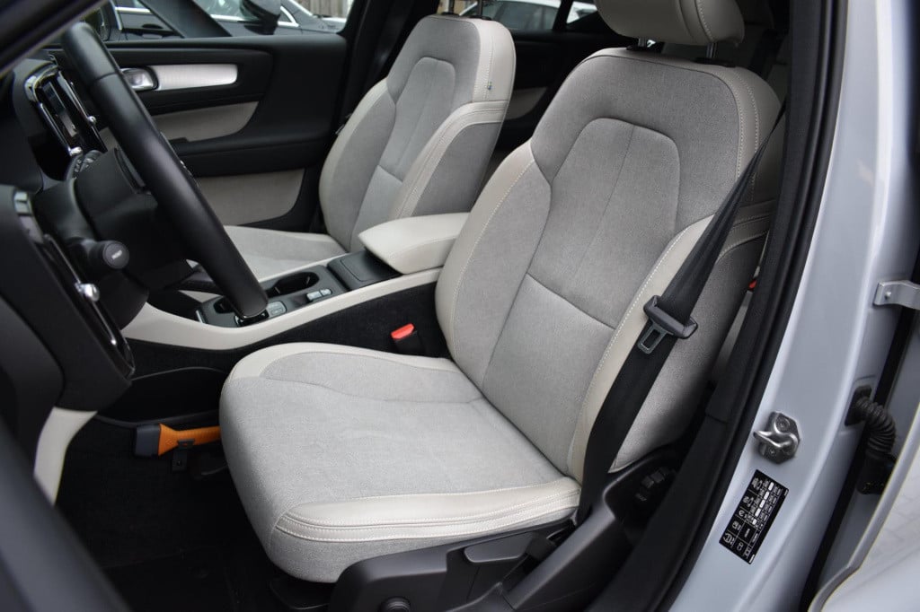 Volvo XC40 1.5 t3 momentum pro | pano | camera | apple carplay | android au