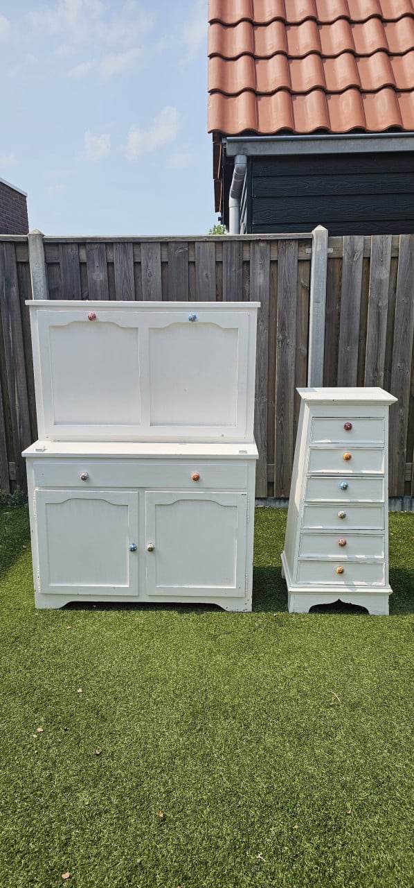Commode met twee bijpassende kasten