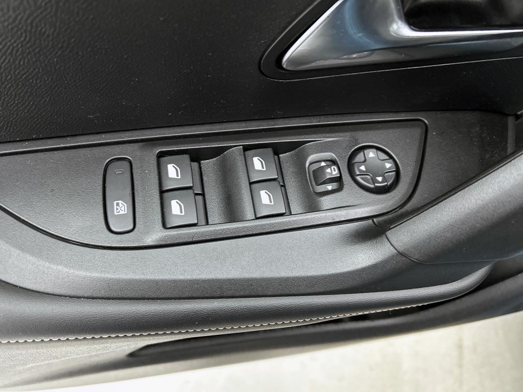 Peugeot 2008 100 pk allure | rijklaar | parkeersensoren rondom | apple carp