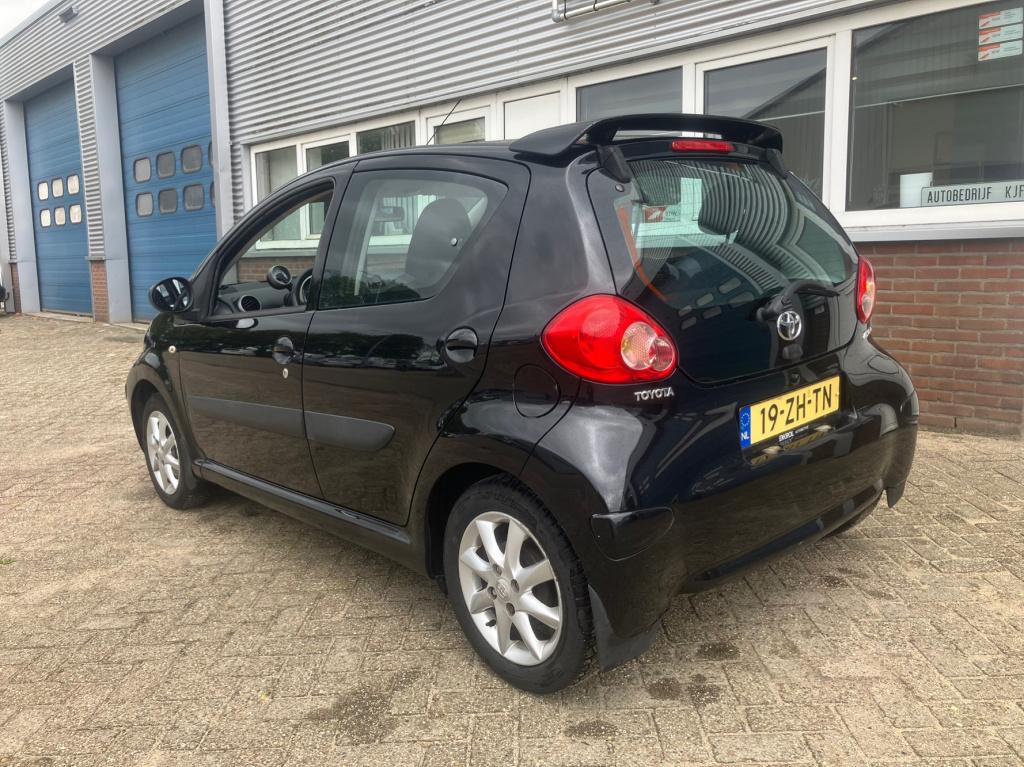 Toyota Aygo 1.0-12v sport airco