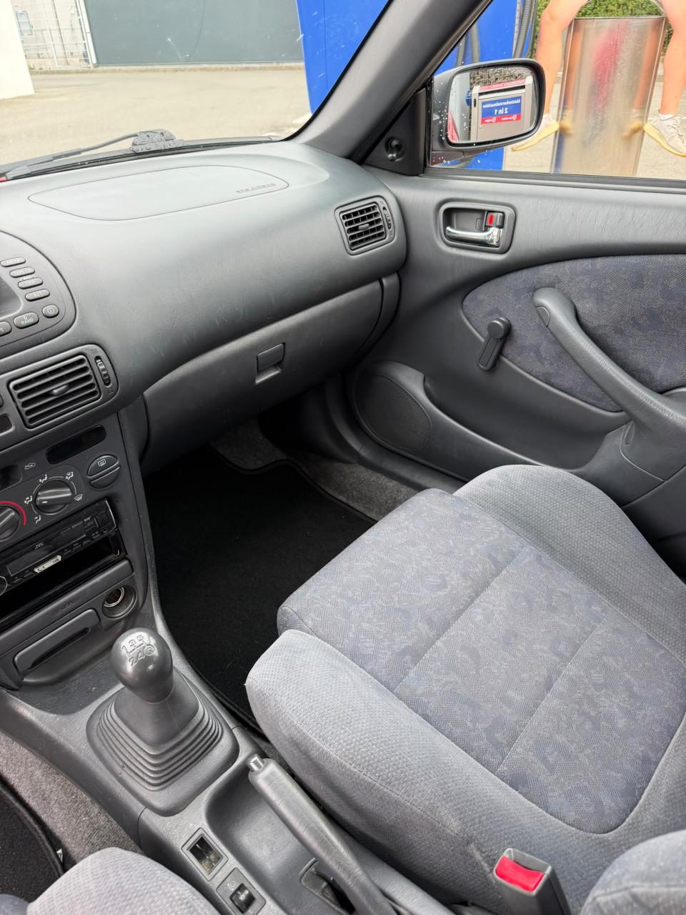 Toyota Corolla 1.4 Linea Terra 2000 rood