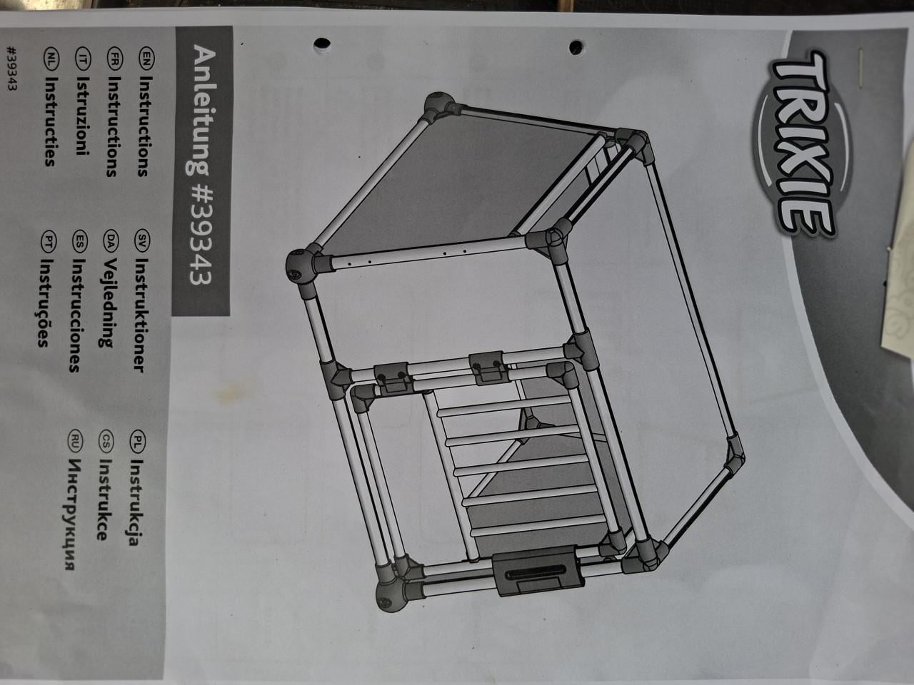 Grote auto bench. Trixie
