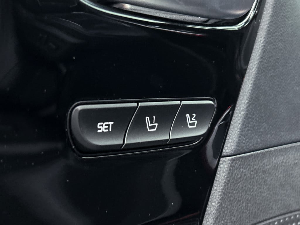 Kia E-niro executiveline 64 kwh | schuif-/kanteldak | 3-fase | jbl | stoelk