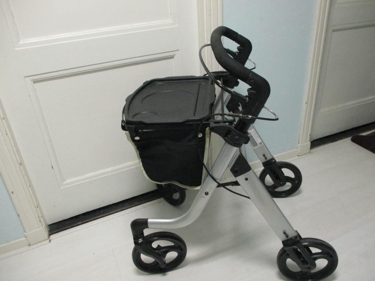 Binnen rollator met tas en dienblad te koop
