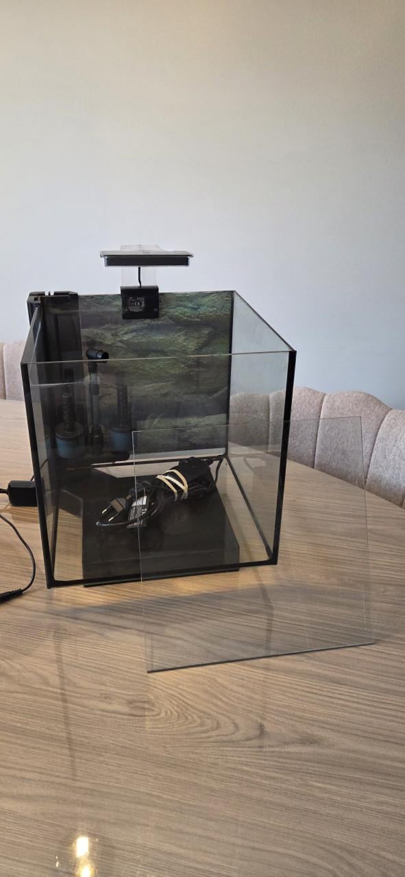Aquarium 32 x 32x 32