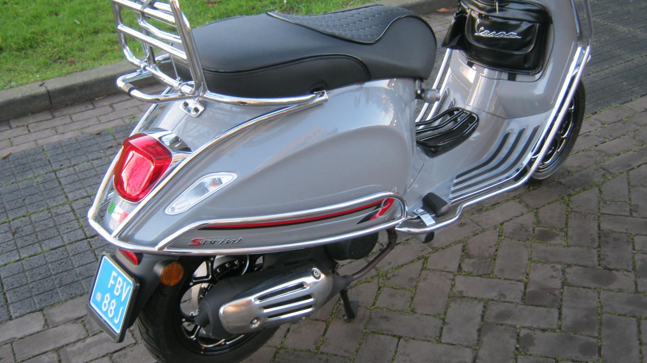 TE KOP VESPA SPRINT COSTUM MET 850 KM GELOPEN