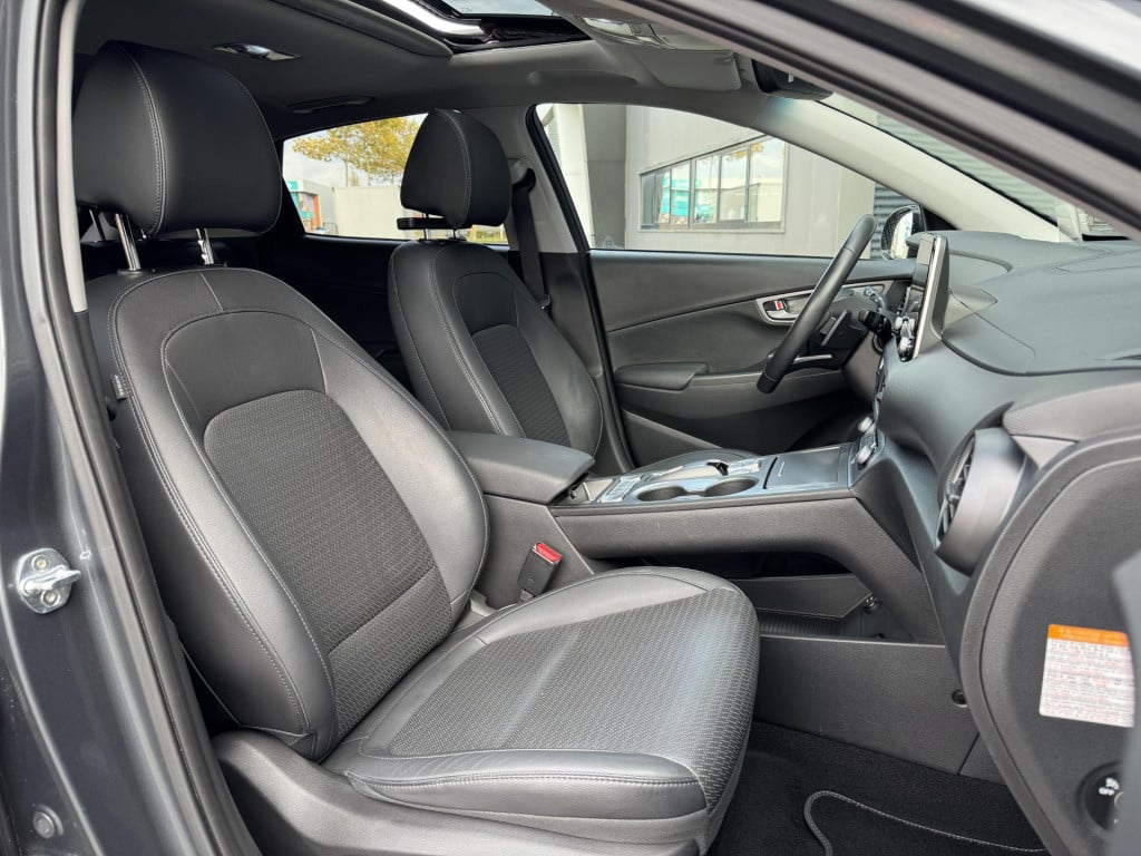 Hyundai Kona ev premium 64 kwh soh 97% meest luxe uitvoering incl. schuif-/