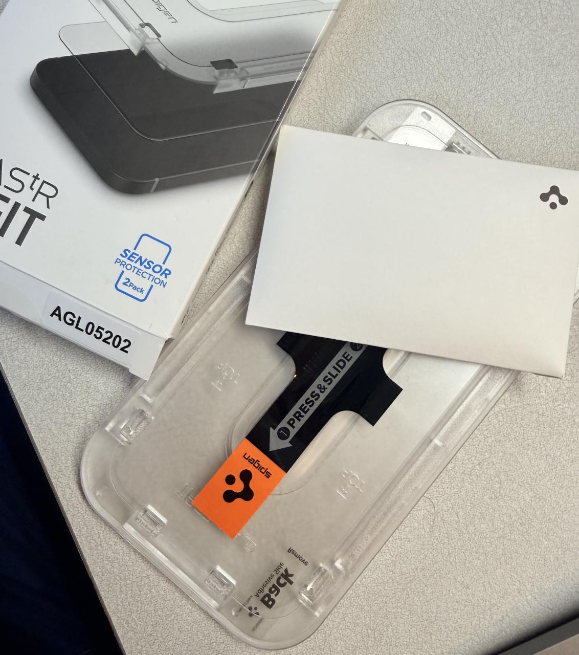 Spigen 14 pro max protector