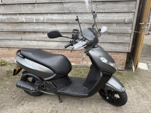 In goede staat scooter gele kenteken 45 km/u
