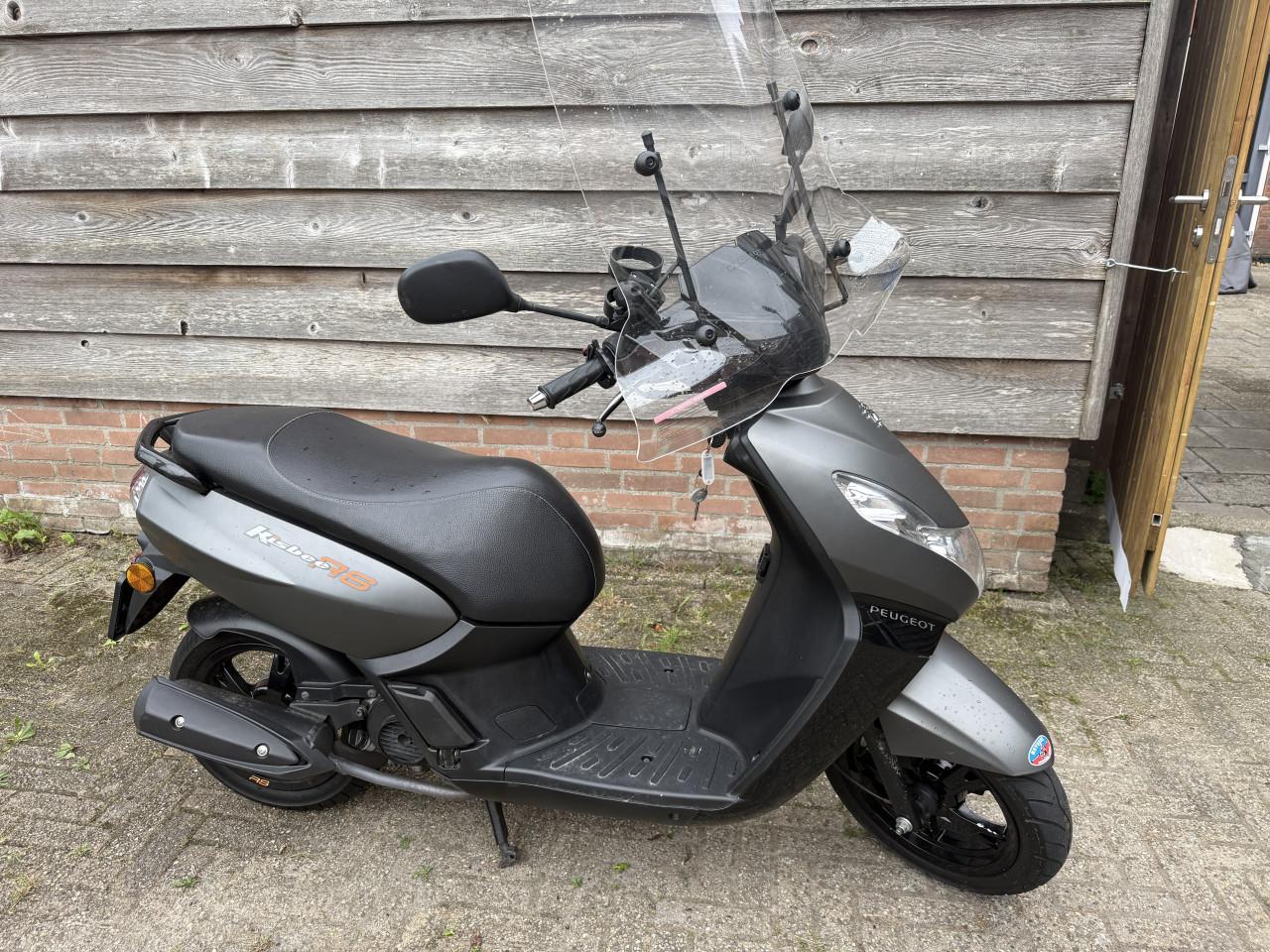 In goede staat scooter gele kenteken 45 km/u