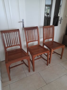 3 Teak houten stoelen ( in goede staat )