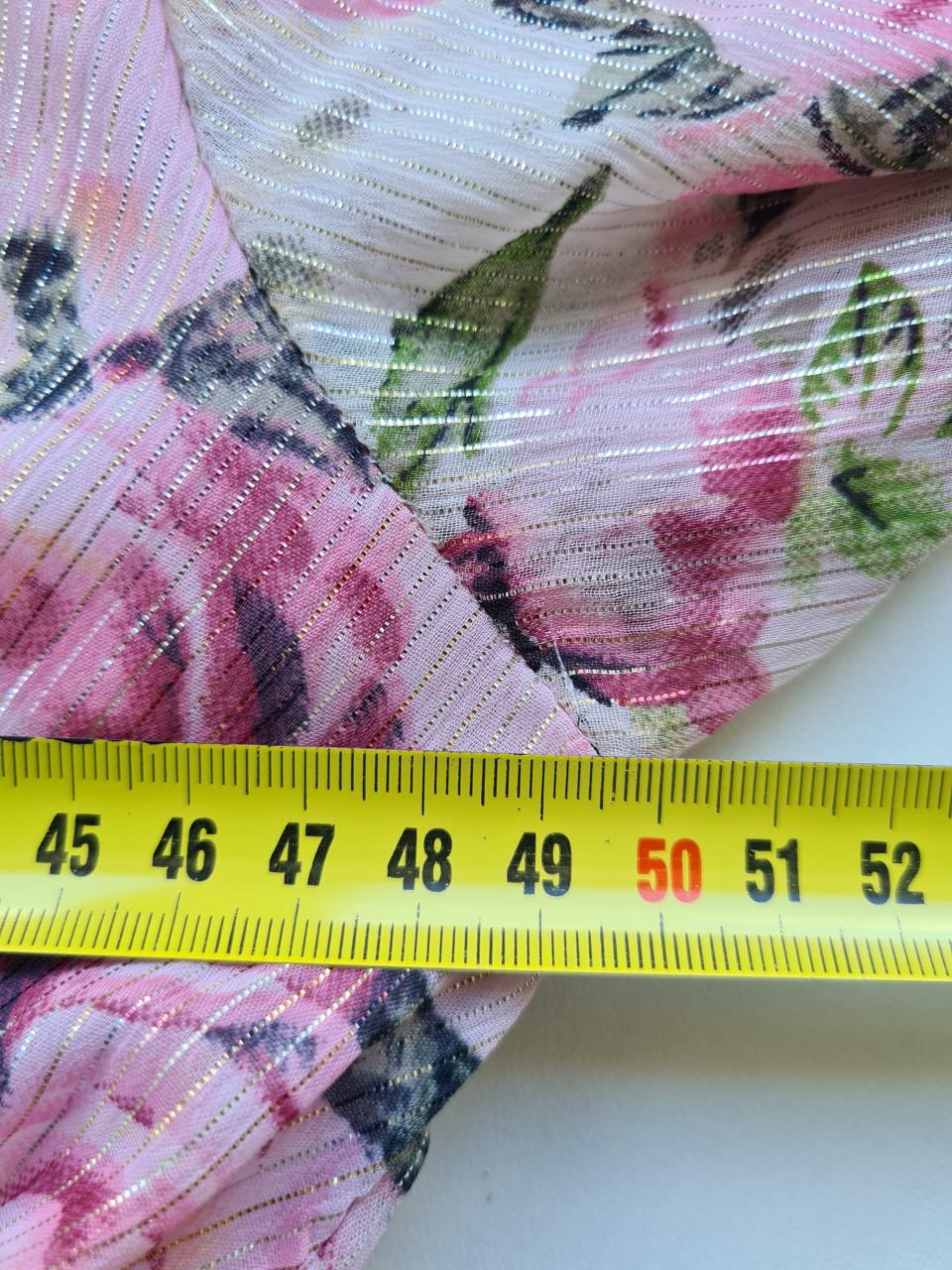 Maxi jurk met Roze bloemenprint en lange mouwen. Mt M-L
