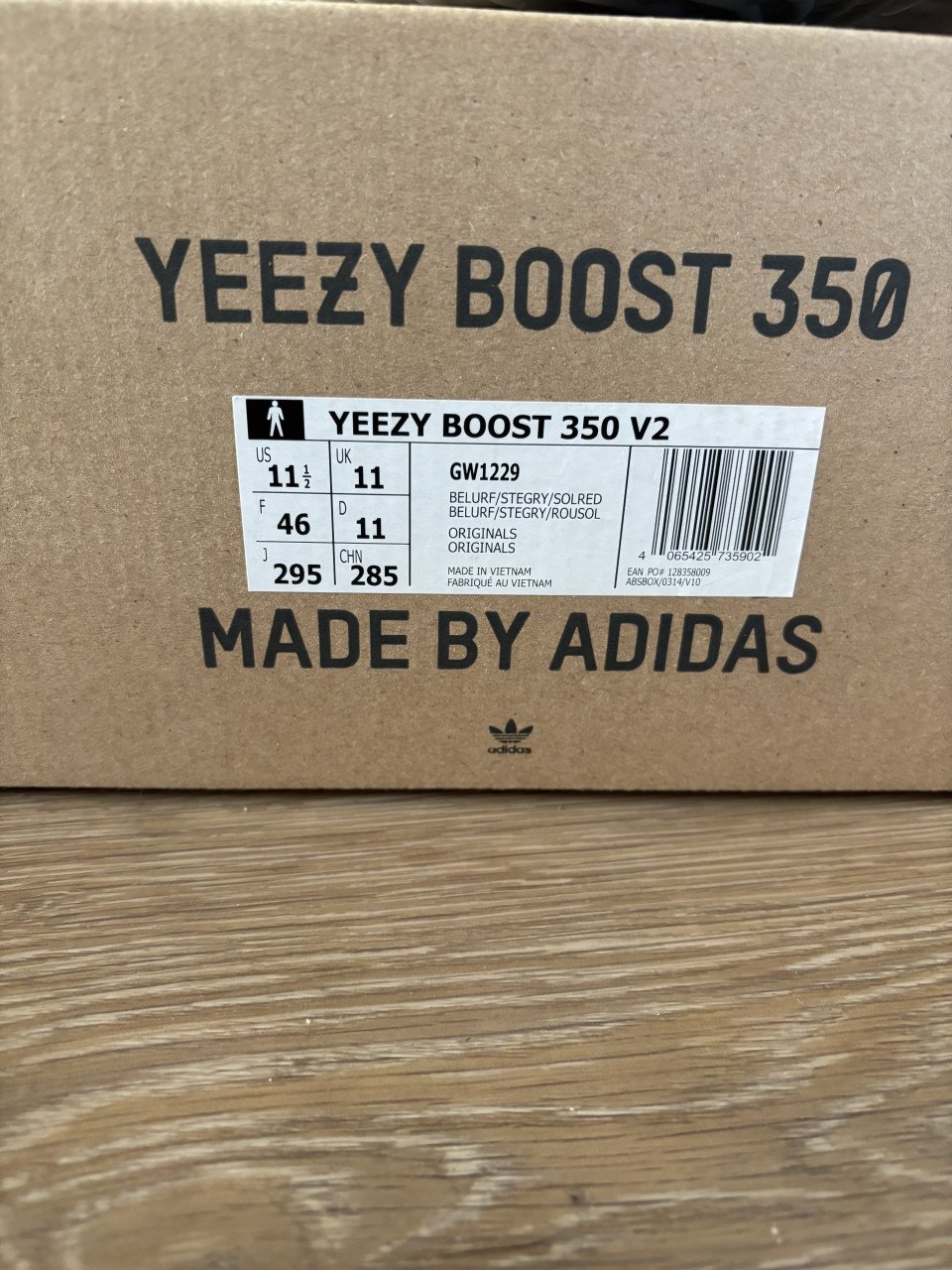 YEEZY 350 V2 Beluga Reflective maat 46