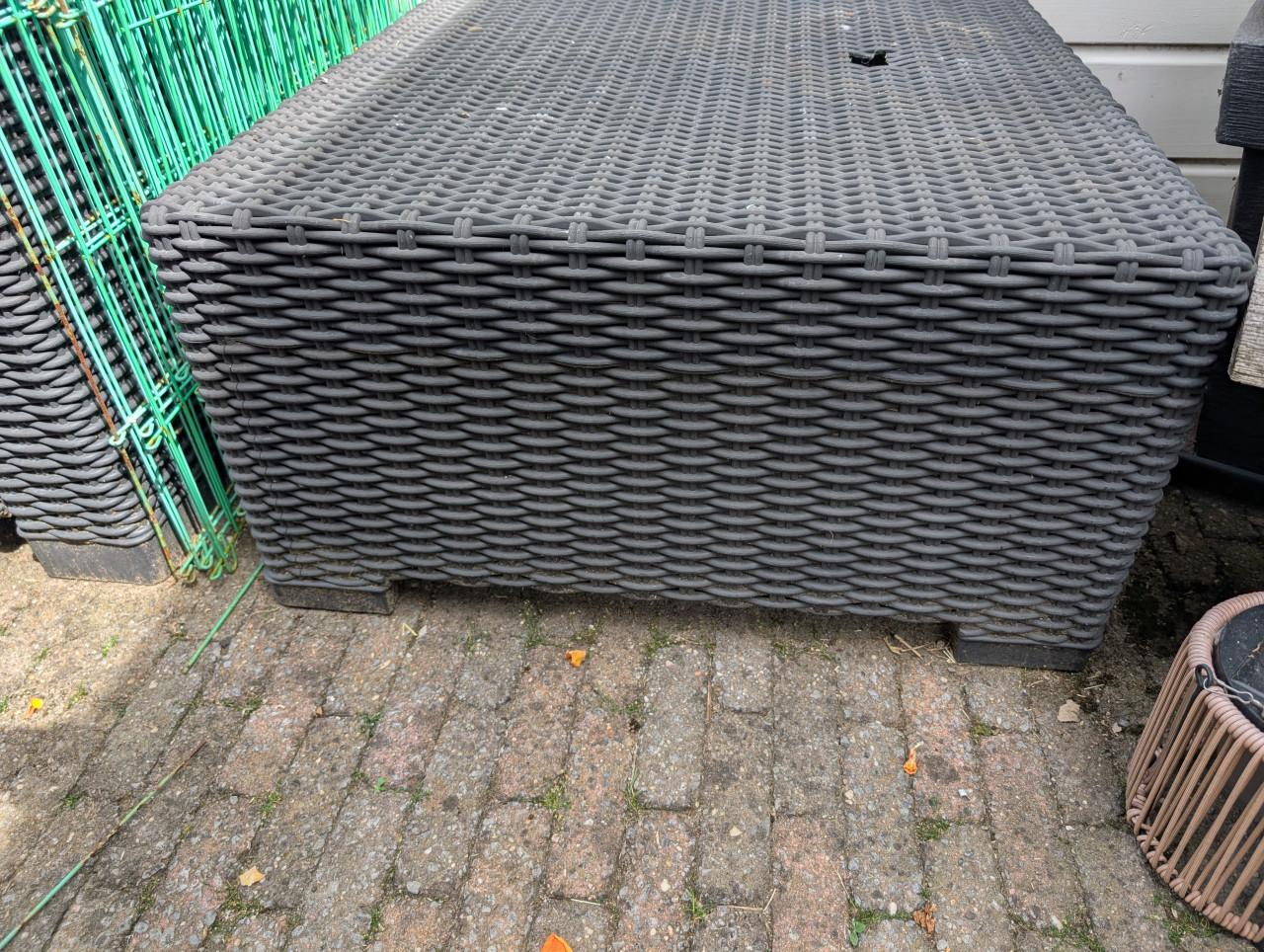 TE KOOP ALLIBERT LOUNGE DRIE ZITSBANK MET HOOKER