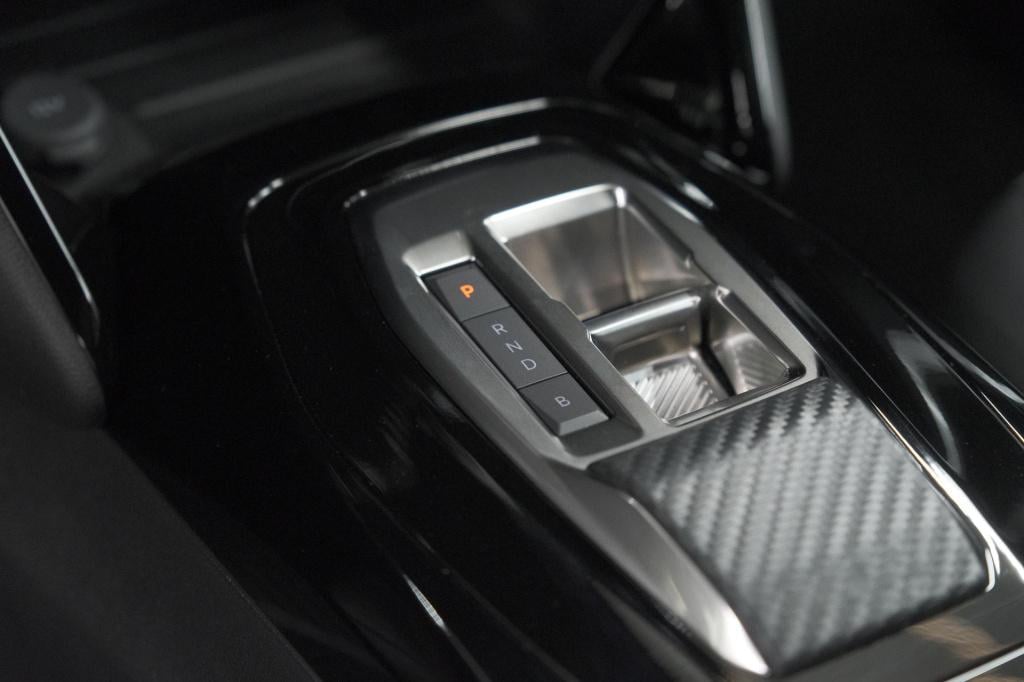 Peugeot E-2008 ev allure 54 kwh | 11 kw lader | warmtepomp | apple carplay 