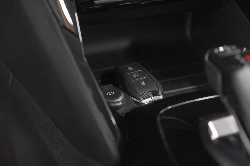 Peugeot 208 puretech 130 eat8 allure pack | adaptieve cruise control | navi