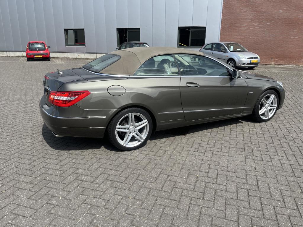 Mercedes-Benz E-Klasse cabrio 300 cgi elegance 118 dkm zeer mooie cabrio