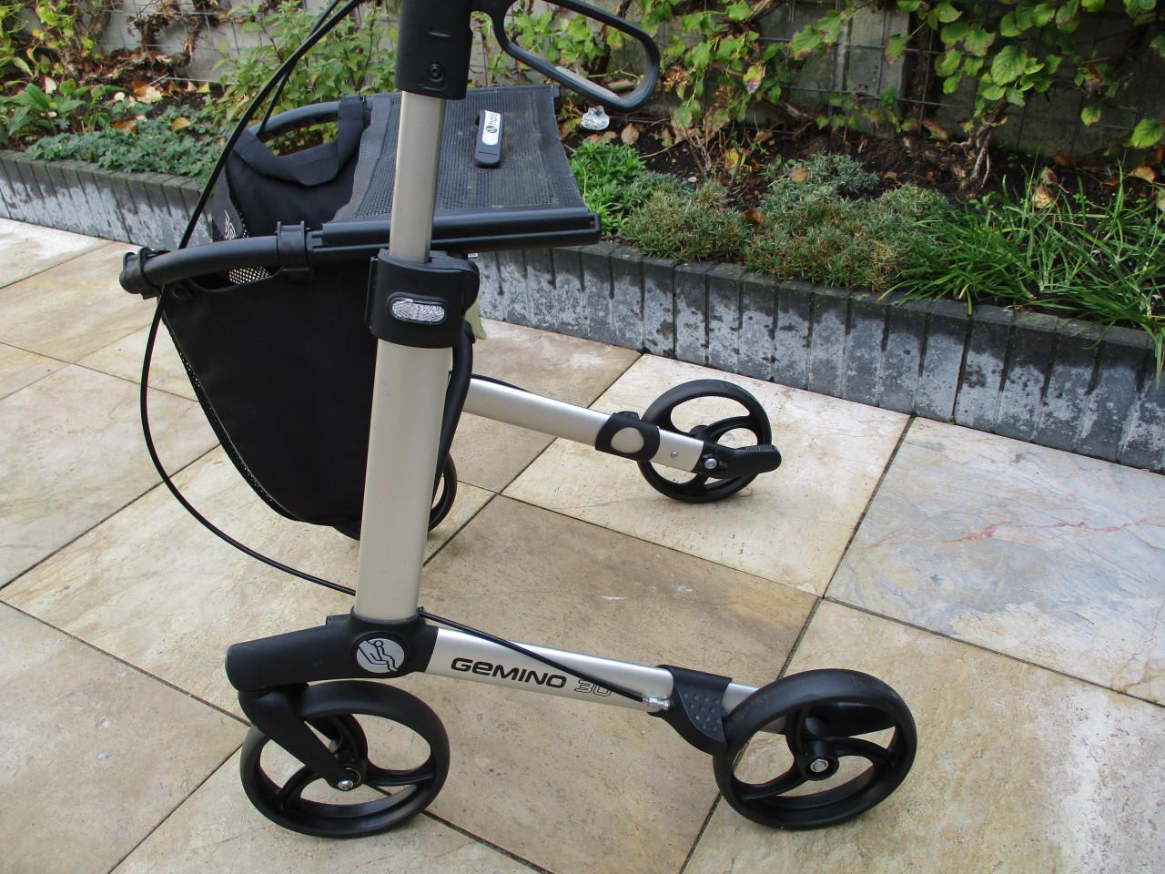 Zgan Gemino 30 opvouwbare lichtgewicht rollator met zitje en grote tas