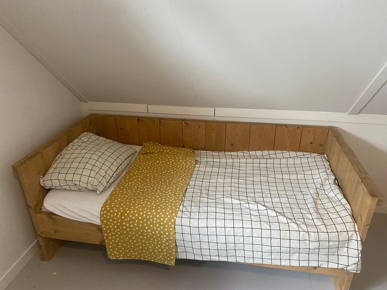 Bed steigerhout