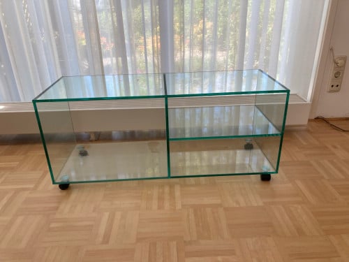 T.V. meubel van glas