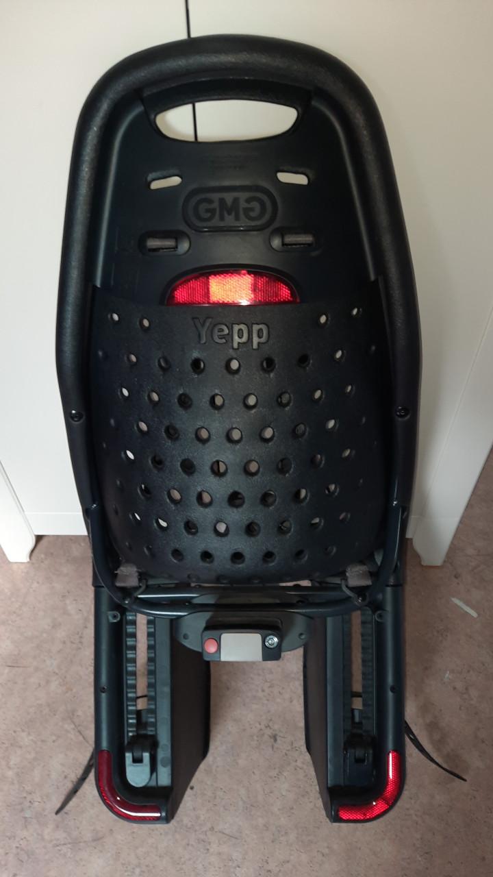 Yepp achterzitje Zwart met Yepp Maxi Easyfit Adapter