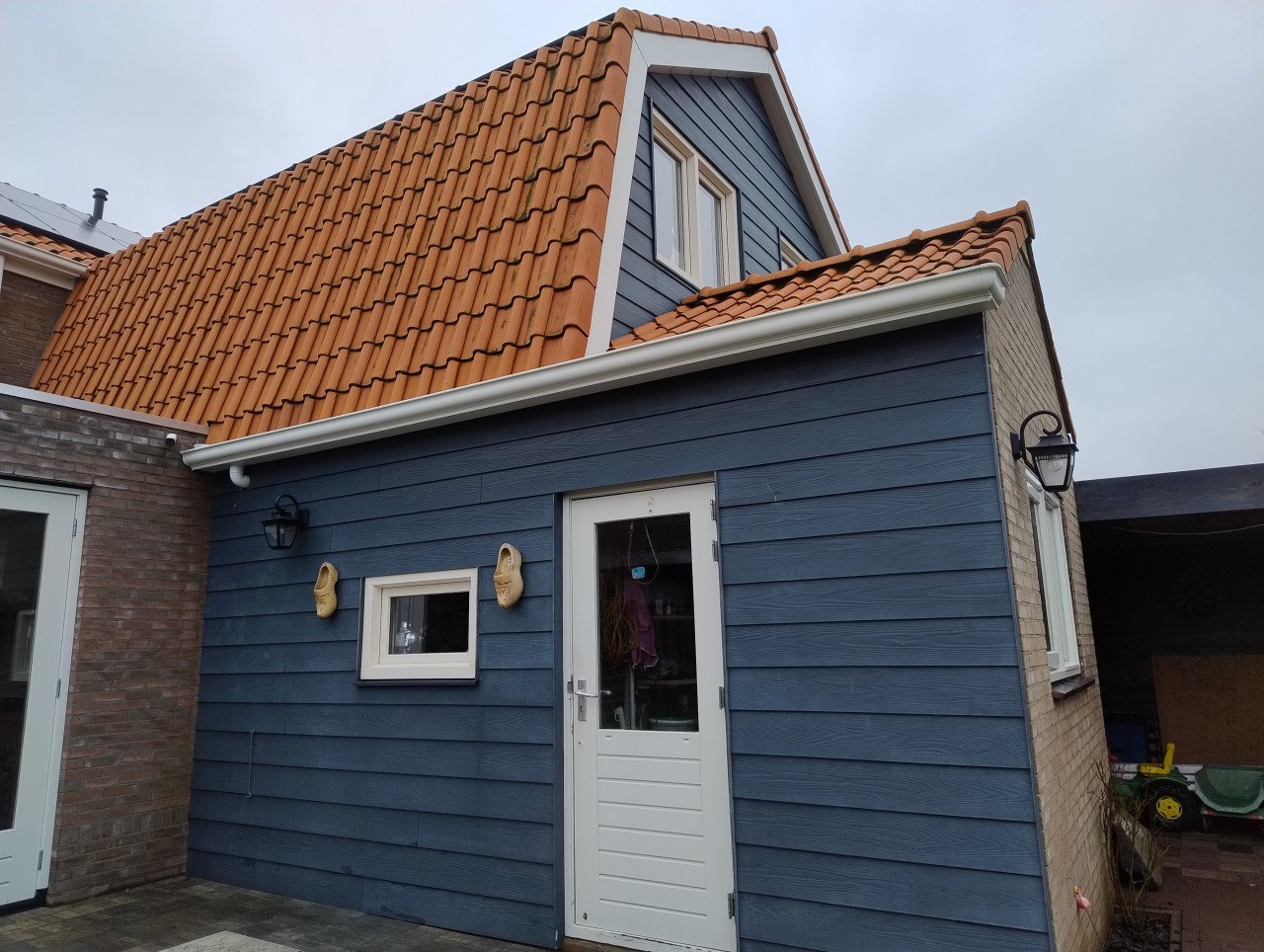 Glazenwasser, zonnepanelen reinigen, overstekken