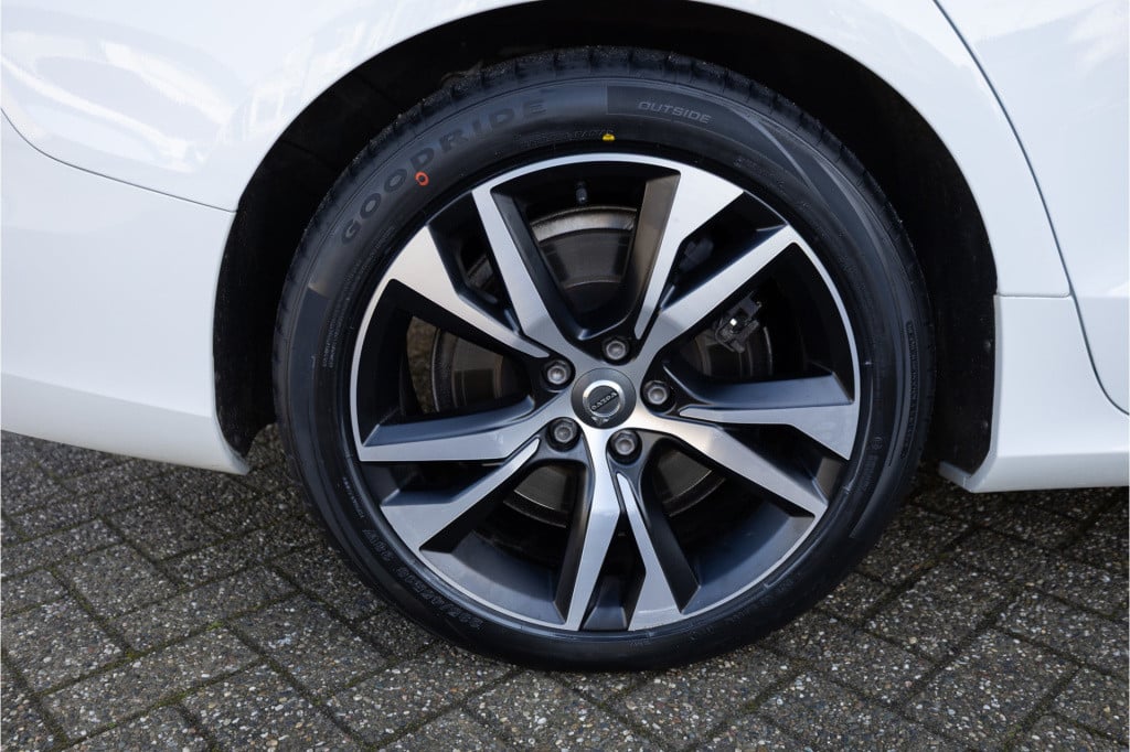 Volvo V60 2.0 t6 recharge awd r-design ✅trekh✅h&k✅stoelverw✅getint glas