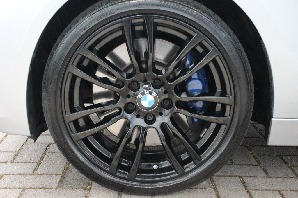 BMW 3-serie touring 340i centennial high executive | 327pk | leder | 19'' |