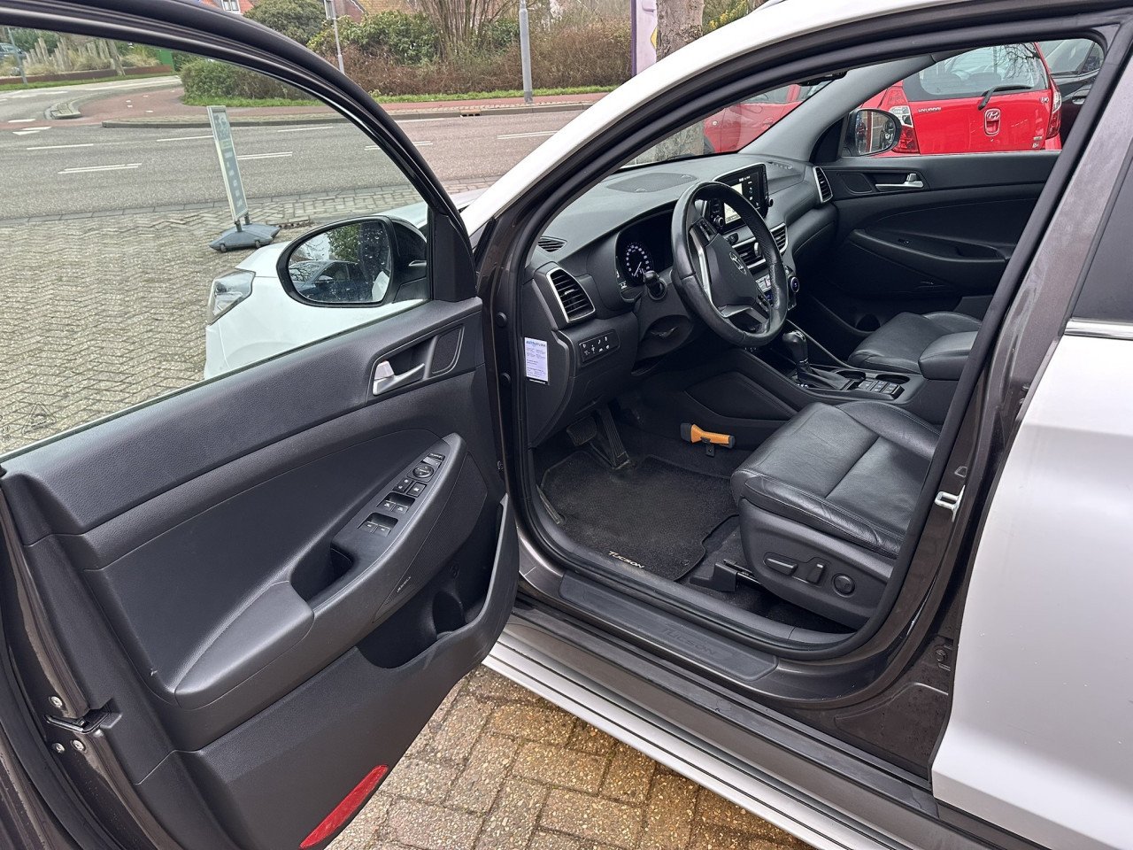 HYUNDAI Tucson 1.6 T-GDI Premium – Luxe, Stijl en Comfort in Één! Bomvol!