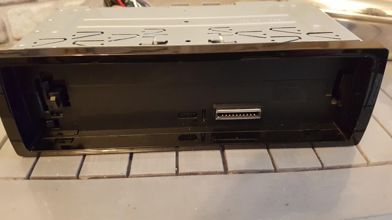 JVC Autoradio met USB en Bluetooth incl. microfoon en kabel boom