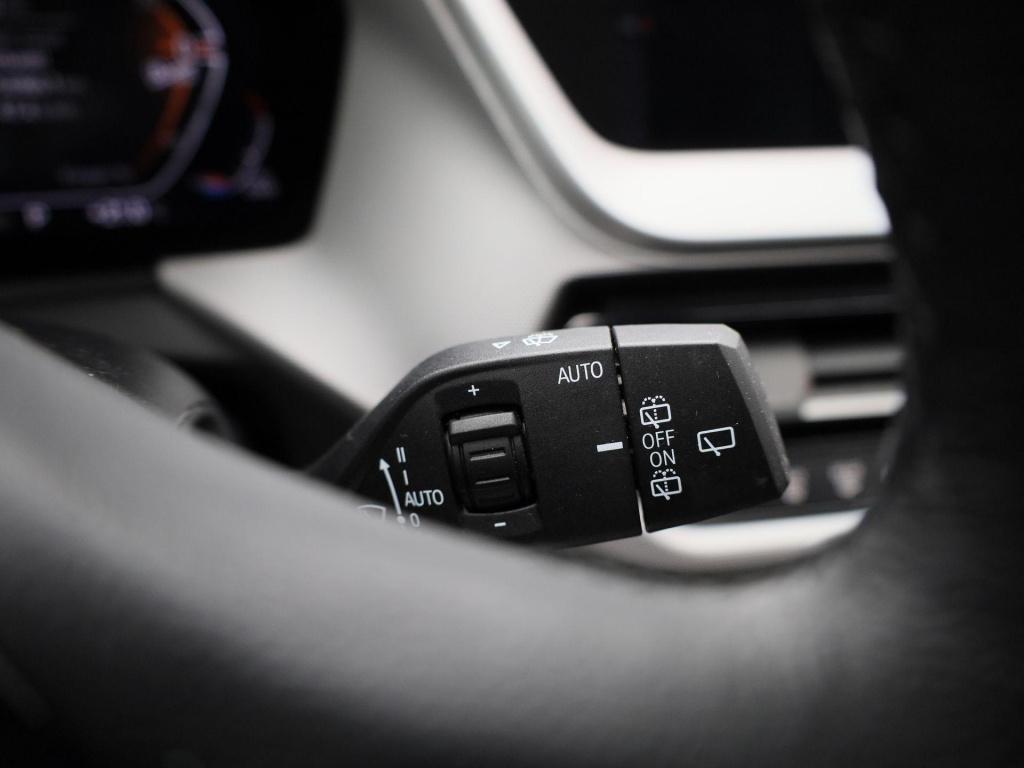 BMW 1 Serie 116i executive | automaat | parkeer sensoren | navigatie | virt
