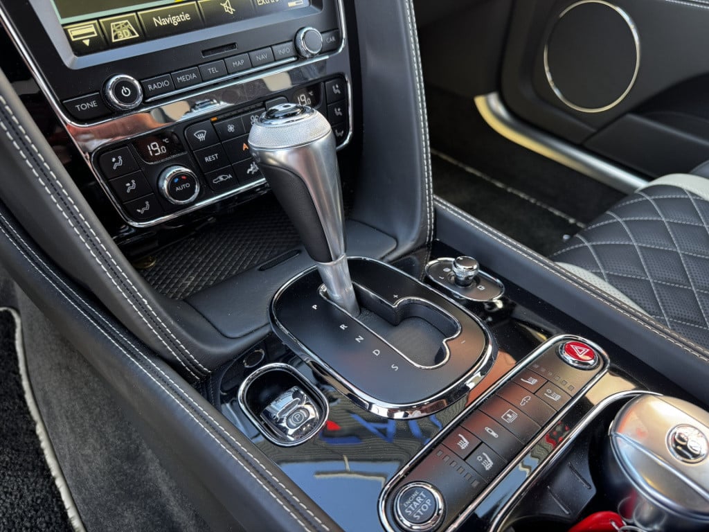 Bentley Flying Spur 6.0 w12 s | convenience-pakket | massage | nieuwstaat!