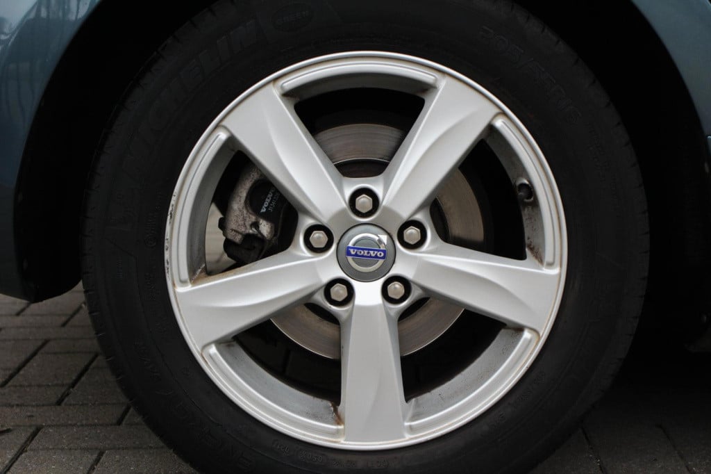 Volvo V40 1.6 t3 momentum -xenon - trekhaak - navi - achteruitrij camera - 