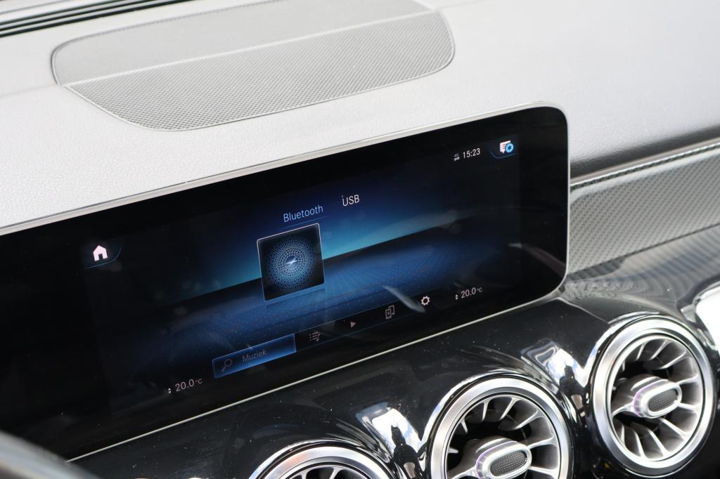 Mercedes-Benz Glb 200 business solution amg 163 pk i panoramadak i trekhaak