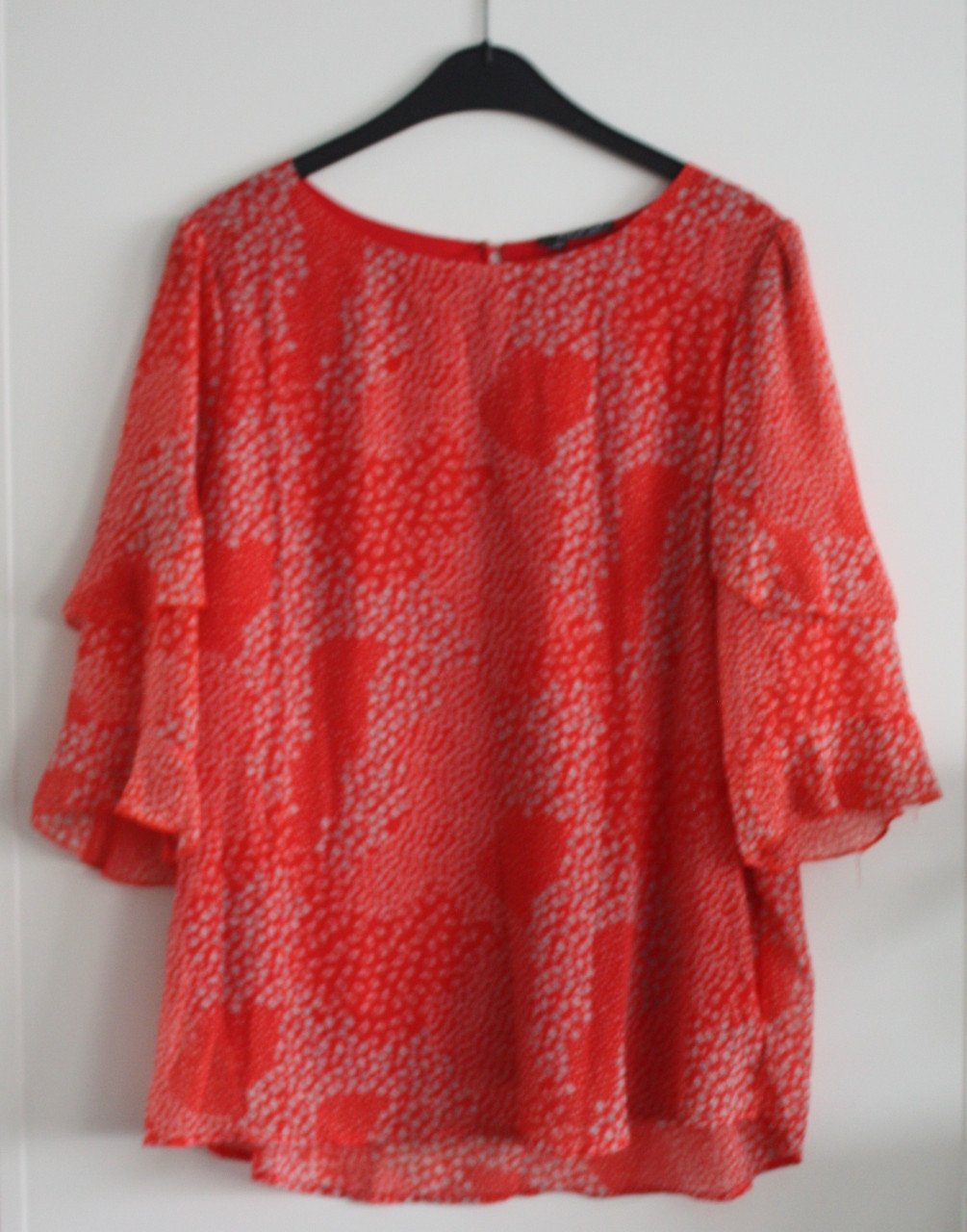 Shirt rood oranje met wit moties maat 40