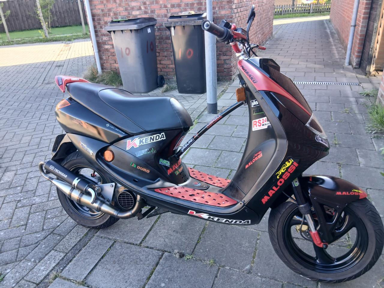 Te koop stoere peugeot vivacity met geel kenteken
