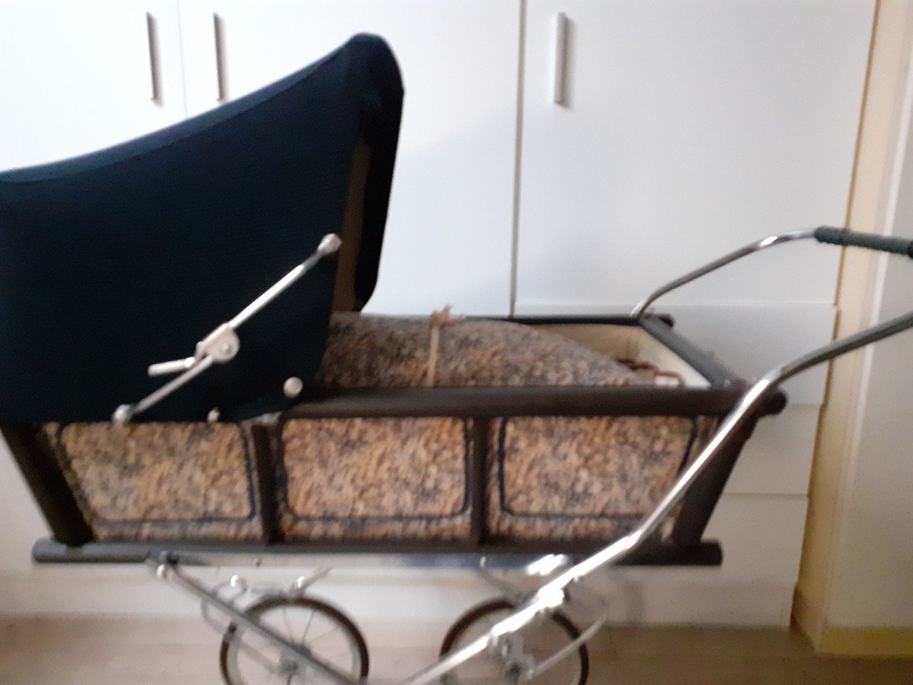 Drie Vintage poppenwagens