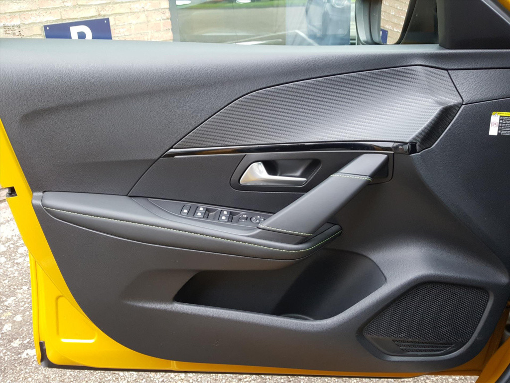 Peugeot 208 gt 1.2 puretech 100pk (vol)automaat (eat8) | navigatie 3d cockp