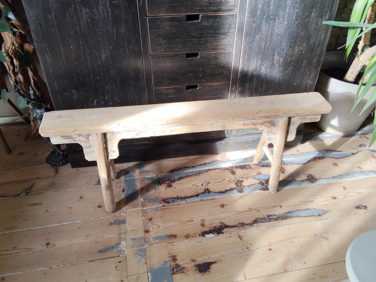 Landelijk houten bankje