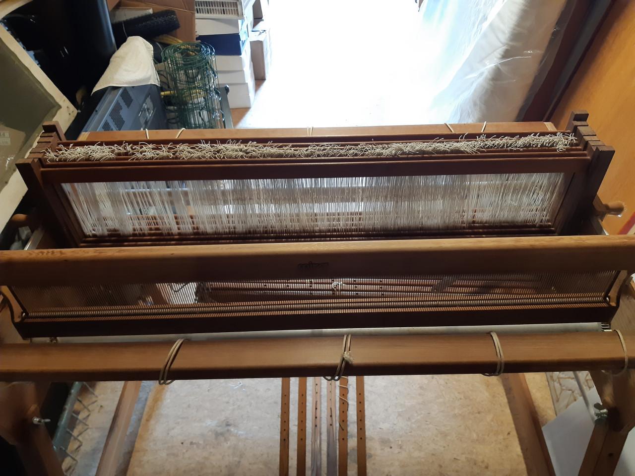 Weefgetouw 90 cm breed met 6 schachten en 6 trappers, trapweefgetouw