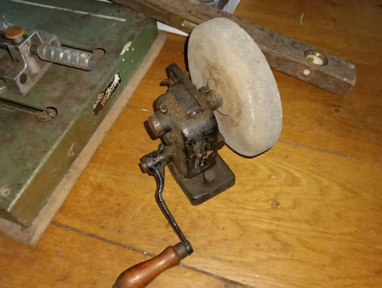 Slijptol handbediening antiek