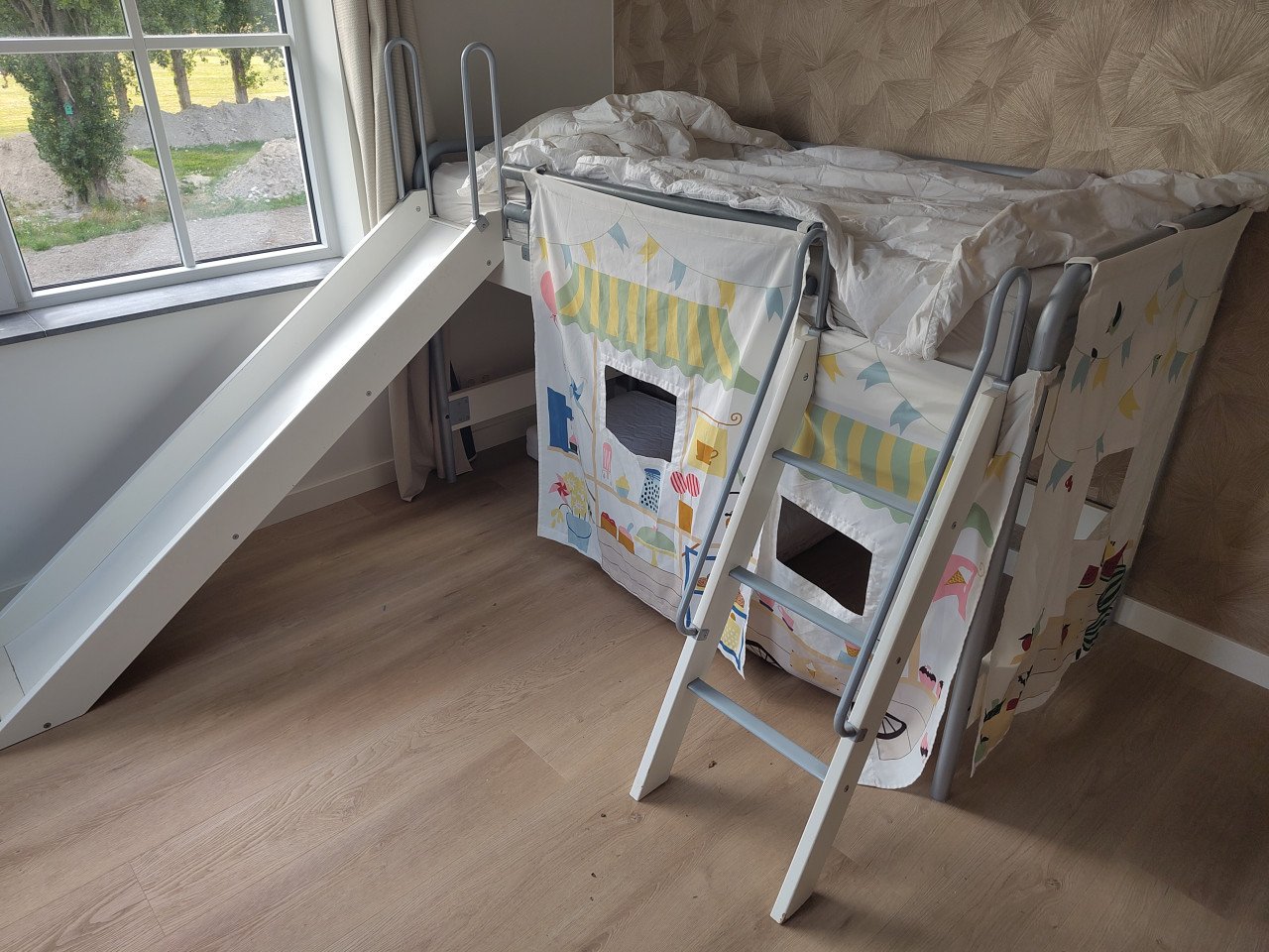 Halfhoogslaper met glijbaan