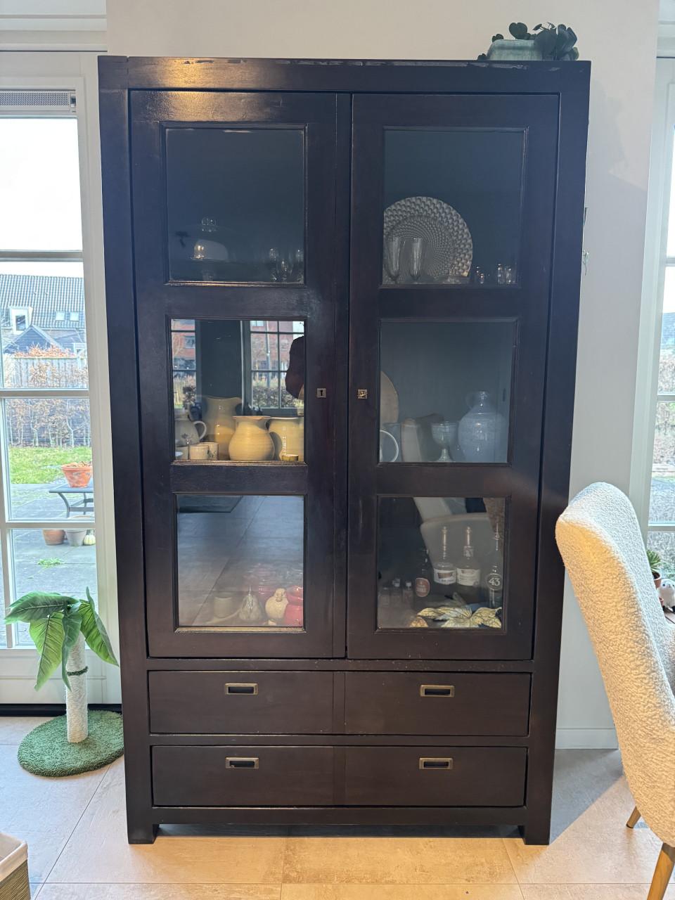 Meubels, kasten, eettafel, tv-meubel, vitrinekast