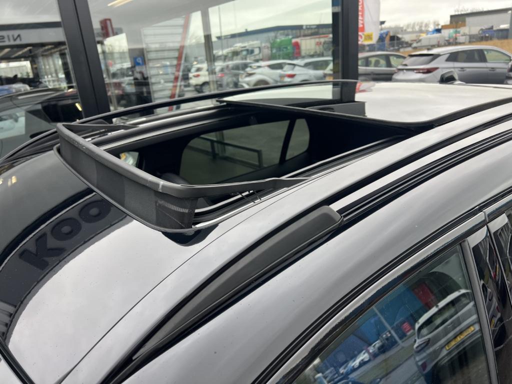 Lynk & Co 01 1.5 261pk plug in hybrid ,black edition , zwarte velgen , pano