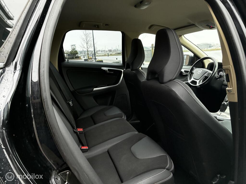 Volvo XC60 2.0 D3 R-Design Cruise Navi Automaat km270.481 Nap BJ2011