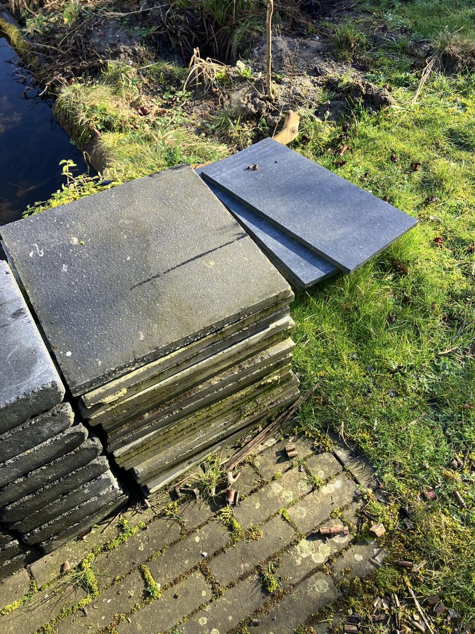 GRATIS ruim >10 m2 Natuurstenen terrastegels grijs 40x40x2,5 voor  terras