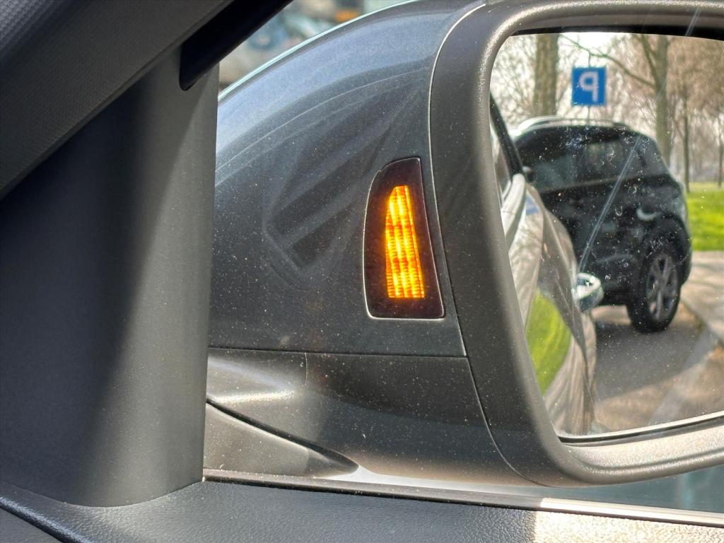 Volkswagen T-roc 1.5 tsi 150pk 7-dsg r-line|camera| dodehoek|carplay|led| r