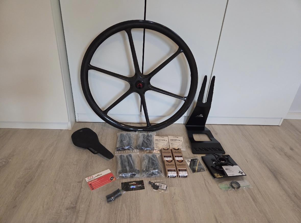 Te koop E-bike Canyon Roadlite: ON CF 9 Ltd. framemaat M