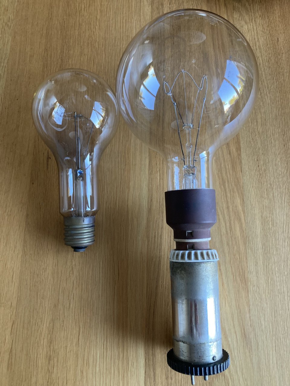 2 lampen  ( Philips lamp 300Watt 4850 Lm en Sollux Originale Hapad 230V