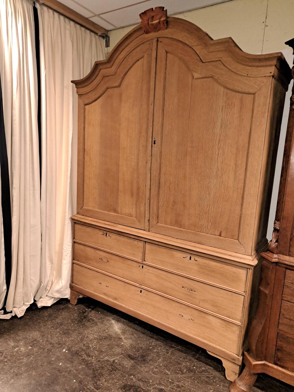 5 antieke kabinetten tegen elk aannemelijk bod